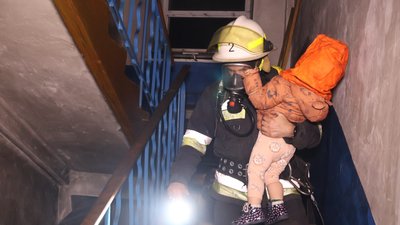 Пожежа у кропивницькій квартирі – пожежники врятували шістьох людей – Суспільне