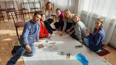 На Херсонщині школярі взяли участь в акції "Хеппі челендж" На Херсонщині школярі взяли участь в акції "Хеппі челендж"