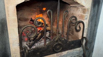 Один з діючих камінів у замку Острозьких в Старокостянтинові