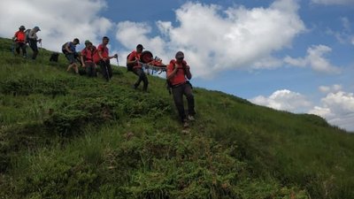 У Карпатах українські та польські рятувальники вчилися допомагати травмованим туристам У Карпатах українські та польські рятувальники вчилися допомагати травмованим туристам