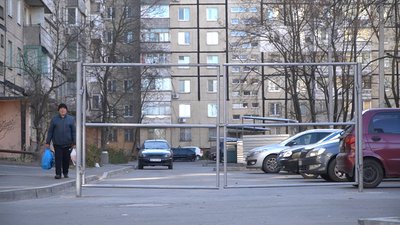 У подвір’ях багатоповерхівок Дніпра знесли 15 самочинно встановлених конструкцій, які заважали руху У подвір’ях багатоповерхівок Дніпра знесли 15 самочинно встановлених конструкцій, які заважали руху