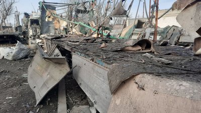 Ракетний удар по Дніпру: що відбувається на місці події Ракетний удар по Дніпру: що відбувається на місці події