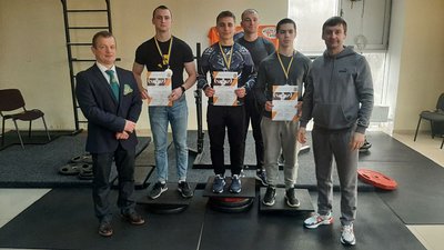Визначили чемпіонів: у Житомирі пройшов відкритий чемпіонат області з класичного пауерліфтингу та жиму лежачи Визначили чемпіонів: у Житомирі пройшов відкритий чемпіонат області з класичного пауерліфтингу та жиму лежачи