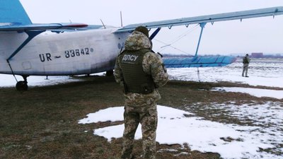 На Буковині ймовірно переправляли контрабанду літаком до ЄС (ВІДЕО)