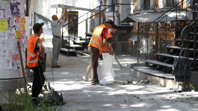 У будинку в центрі Одеси обвалилася частина карнизу