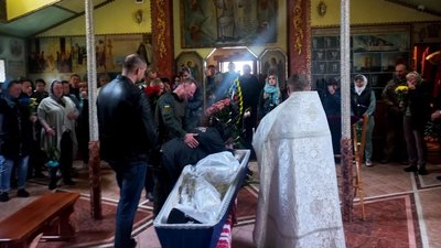 У Сумах віддали шану загиблому захиснику Олексію Гулі У Сумах віддали шану загиблому захиснику Олексію Гулі