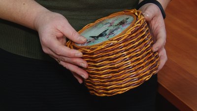 Виріб з газетних трубочок Оксани Гужевої Виріб з газетних трубочок Оксани Гужевої