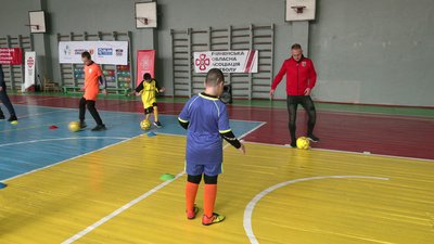 У Рівному провели відкрите заняття з футболу для інклюзивних секцій У Рівному провели відкрите заняття з футболу для інклюзивних секцій