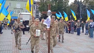 У Рівному попрощалися із загиблим військовим Максимом Вавусем У Рівному попрощалися із загиблим військовим Максимом Вавусем