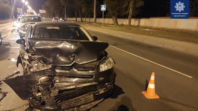 В Одесі зіткнулися три автівки, чотири людини травмувалися В Одесі зіткнулися три автівки, чотири людини травмувалися