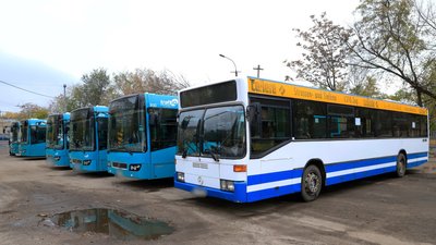 Дніпро отримав шість автобусів від місцевого бізнесу