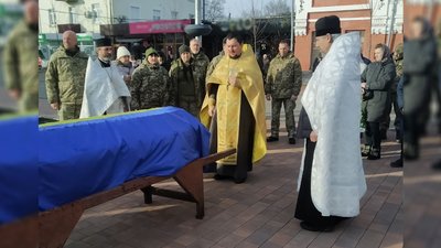 У Ніжині та Прилуках попрощалися із захисниками України