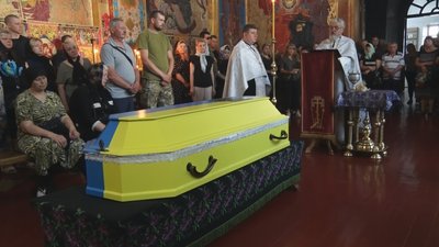 Загинув на Донеччині: у Житомирі попрощалися з військовослужбовцем Павлом Гриньком Загинув на Донеччині: у Житомирі попрощалися з військовослужбовцем Павлом Гриньком