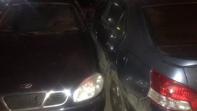 ДТП в Одесі: двоє людей у лікарні, пошкоджені 4 автівки ДТП в Одесі: двоє людей у лікарні, пошкоджені 4 автівки