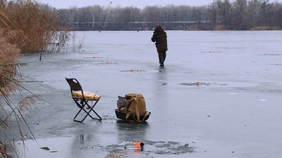 Так в грудні цьогоріч ловлять рибу на Ворсклі Так в грудні цьогоріч ловлять рибу на Ворсклі