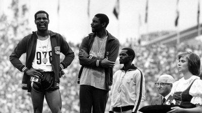 Вінс Меттьюз та Вейн Коллетт на подіумі Олімпіади-1972