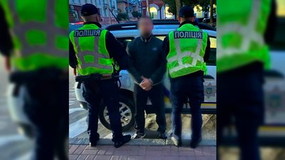 Вдарив начальника Нацполіції у Чернігові: затримали 2-х чоловіків, причетних до грабежу