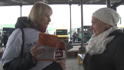 Тисячу листівок роздали тернопільські волонтери на акції "Небезпеку видно не одразу"
