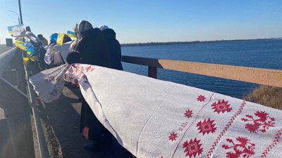 Херсонці створили "живий ланцюг єдності" до Дня Соборності України