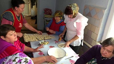 Щотижня миколаївські волонтери відвозять продукти військовим ЗСУ Щотижня миколаївські волонтери відвозять продукти військовим ЗСУ