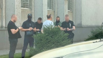 Працівники ДБР проводять обшуки в Головному управлінні Державної податкової служби Сумщини
