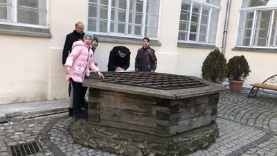 40 дітей взяли участь у квесті та майстеркласі в Ужгородському замку 40 дітей взяли участь у квесті та майстеркласі в Ужгородському замку