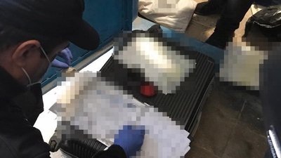 На Донеччині викрили шахраїв, що ошукали пенсіонерів з ОРДЛО майже на 6 млн грн На Донеччині викрили шахраїв, що ошукали пенсіонерів з ОРДЛО майже на 6 млн грн