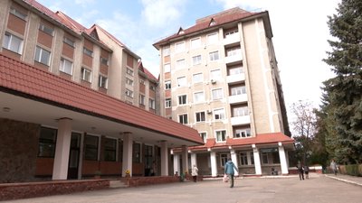Івано-франківські офтальмологи врятували зір передчасно народженій Олечці з Буковини Івано-франківські офтальмологи врятували зір передчасно народженій Олечці з Буковини