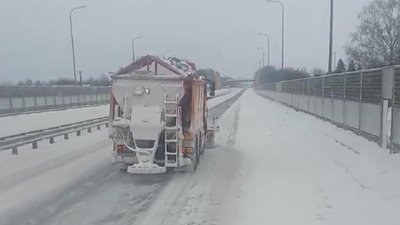 Снігопад на Житомирщині – дорожники працювали всю ніч Снігопад на Житомирщині – дорожники працювали всю ніч