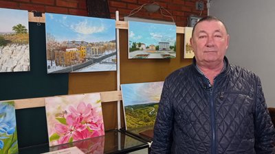 "Ми їх ховали прямо на грядці з полуниці. "Ми їх ховали прямо на грядці з полуниці.