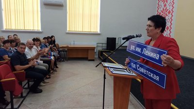 "Вантажили у машини документи": що відомо про виїзд адміністрації "ЛНР" зі Сватового на Луганщині "Вантажили у машини документи": що відомо про виїзд адміністрації "ЛНР" зі Сватового на Луганщині