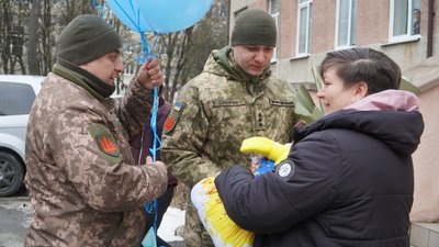 Дружину загиблого бійця у Володимирі з пологового зустріли побратими чоловіка