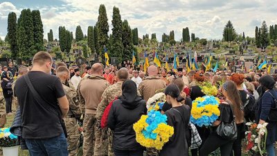 У Тернополі попрощалися з двома загиблими бійцями У Тернополі попрощалися з двома загиблими бійцями