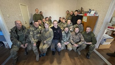 Святослав Вакарчук з "Океану Ельзи" дав концерт одеській бригаді військових Святослав Вакарчук з "Океану Ельзи" дав концерт одеській бригаді військових