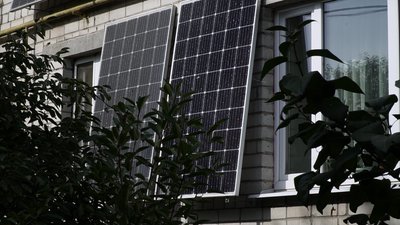 Чернігівець встановив сонячні панелі у багатоповерхівці: cкільки коштує заживити квартиру від сонця і чи вигідно це