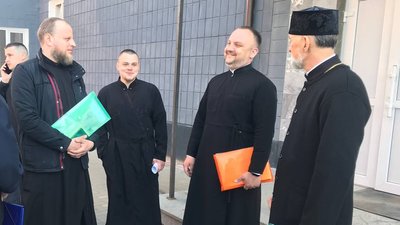 У Житомирі представники ПЦУ оновлюють свої дані у ТЦК У Житомирі представники ПЦУ оновлюють свої дані у ТЦК