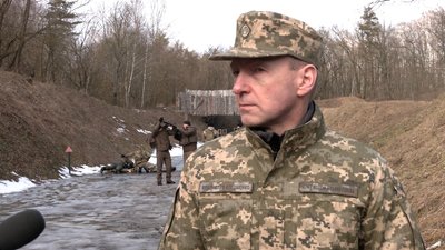 Атрошенко та депутати: у Чернігові чиновники зібралися на стрільби