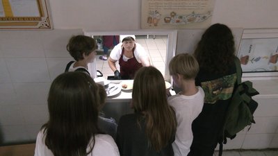 В Івано-Франківському ліцеї № 11 учні розраховуються карткою у шкільних їдальнях В Івано-Франківському ліцеї № 11 учні розраховуються карткою у шкільних їдальнях