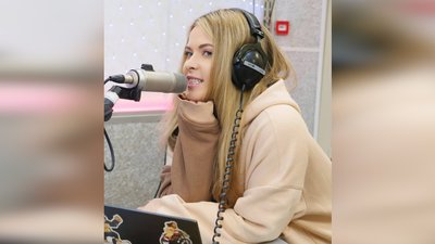 29-річна радіоведуча Юля Карпова з Житомира допомагає літнім людям на деокупованих територіях 29-річна радіоведуча Юля Карпова з Житомира допомагає літнім людям на деокупованих територіях
