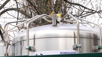 У Житомирі у лікарні №1 встановили 2-тонний резервуар для рідкого кисню У Житомирі у лікарні №1 встановили 2-тонний резервуар для рідкого кисню
