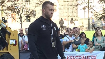 У Києві стартував чемпіонат України з перетягування вантажівок У Києві стартував чемпіонат України з перетягування вантажівок