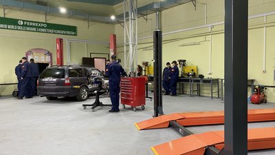 Серед студентів профтехучилищ Полтавщини побільшало дівчат: чому обирають робітничі професії Серед студентів профтехучилищ Полтавщини побільшало дівчат: чому обирають робітничі професії