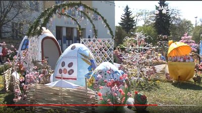 "Воскресни, писанко!". В Ужгороді відкрили фестиваль вкликодніх символів