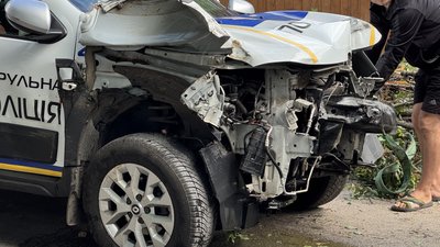У Полтаві перекинулось патрульне авто: тривають слідчі дії У Полтаві перекинулось патрульне авто: тривають слідчі дії