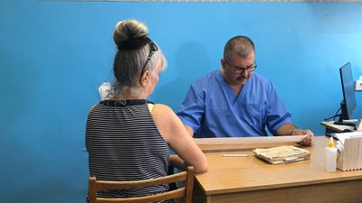Переїхали через війну: скільки медиків з інших областей працевлаштували на Полтавщині