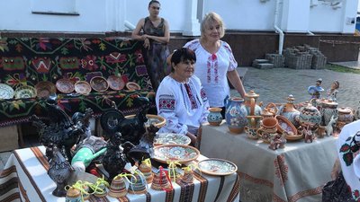 У Полтаві влаштували благодійну виставку-продаж
