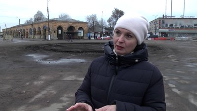 Кругове перехрестя з клумбою, зона відпочинку – в Новгороді-Сіверському ремонтують центральну площу Кругове перехрестя з клумбою, зона відпочинку – в Новгороді-Сіверському ремонтують центральну площу