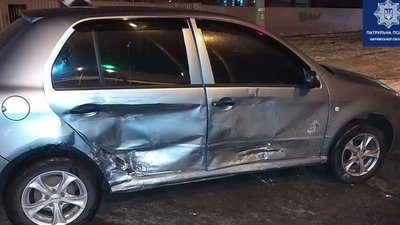 У Харкові легковик не пропустив швидку з дитиною У Харкові легковик не пропустив швидку з дитиною