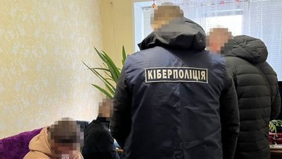 Продавали неіснуючі товари. На Дніпропетровщині судитимуть трьох підозрюваних в інтернет-шахрайстві