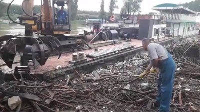 Сміття з Закарпаття після паводку: Угорщина просить вирішити проблему Сміття з Закарпаття після паводку: Угорщина просить вирішити проблему